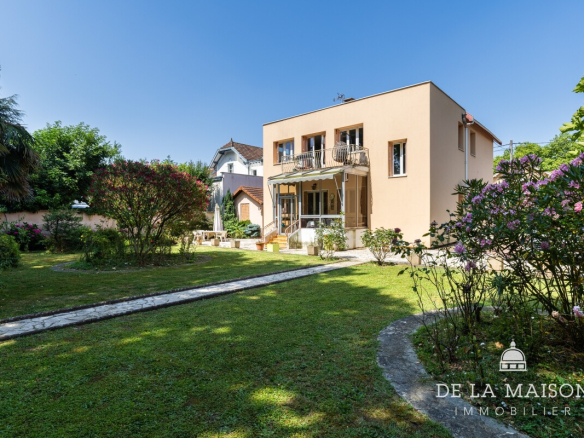 House - Bron - 205m²