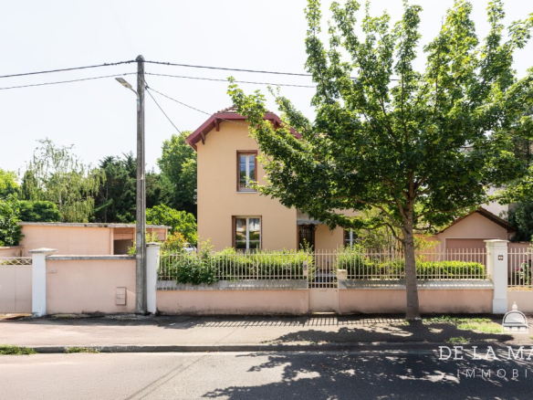 Maison – Bron – 207m²