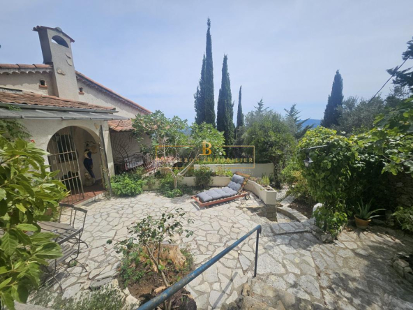 villa moderne d’architecte avec vue