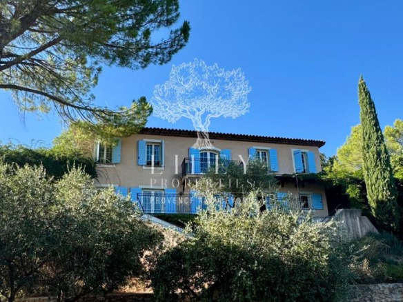 BASTIDE PROVENÇALE DE 300m², PISCINE, TERRAIN 4000M2, GARAGE