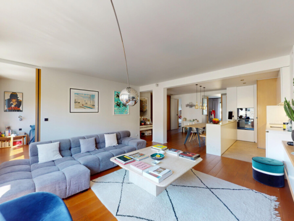 Gros Caillou district - family apartment crossing