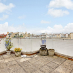 PARIS 11 eme . Boulevard Voltaire . metro rue des Boulets