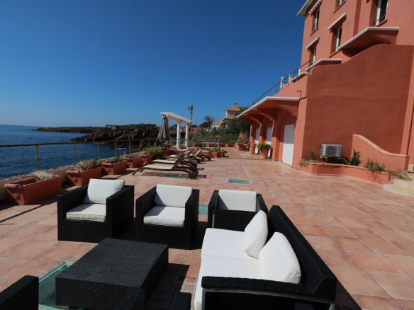 Property for sale, 900 m²