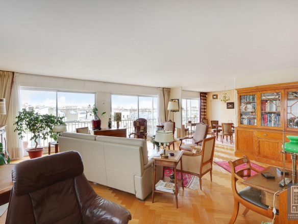 PARIS 11th arrondissement. Between Faubourg Saint-Antoine and Faid metro station.