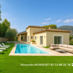 FAVORITE: Mason&#39;s villa + swimming pool