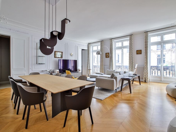 Bel appartement balcon filant en angle avec vue sur monument3 chambres et un bureau