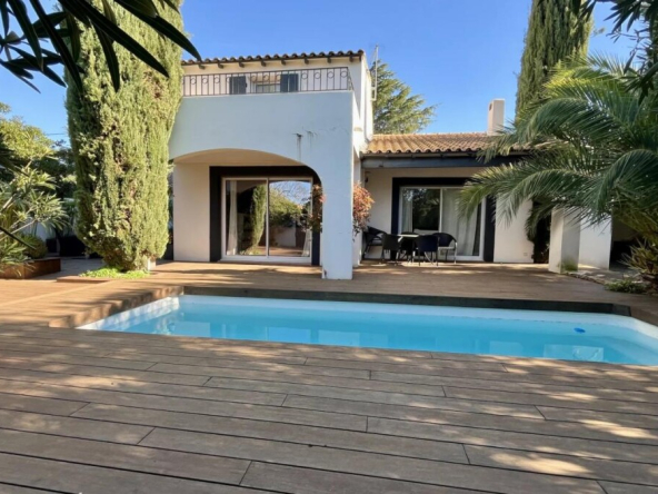 Villa de charme de 170 M2 dans quartier résidentiel aux Angl