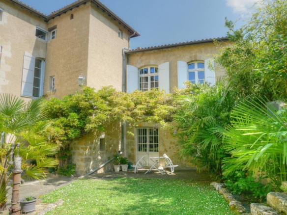 House, apartment and offices on 327m²