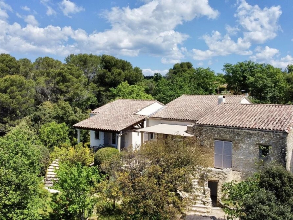 Magnificent luxury villa with a view in Venasque