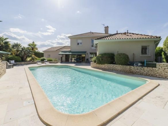 High-end services near Poitiers