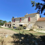 Fully renovated farmhouse at the gateway to the Alpilles