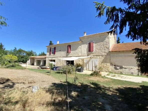 Fully renovated farmhouse at the gateway to the Alpilles