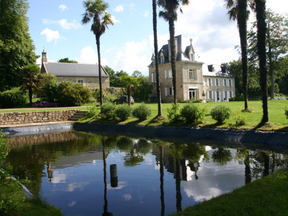 Manoir au bord de l’eau – Plomelin – 430+220m²