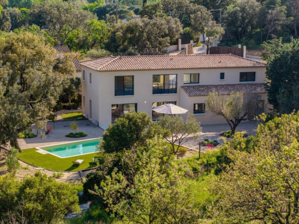 Maison – Le Plan-de-la-Tour – 243m²