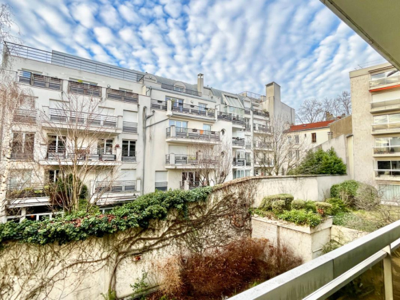 3 pièces avec balcon Simon Bolivar Paris 19