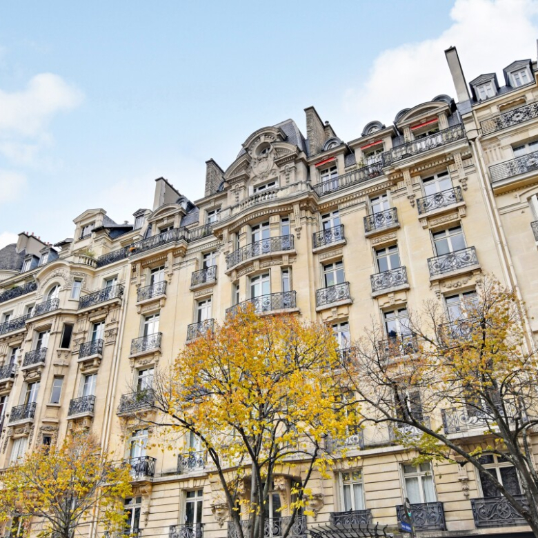 À Vendre – George V – Parfait État