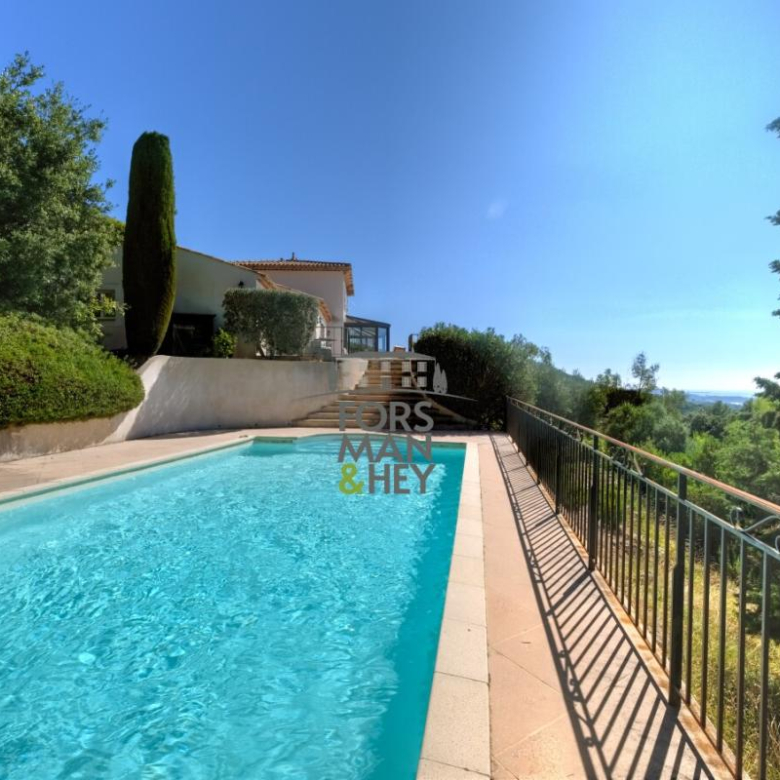 (30220) Aigues-Mortes – Manor house in the heart of a hamlet