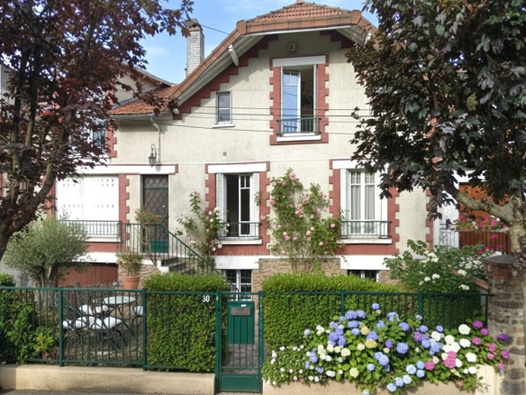 Immeuble rentabilité 8 % ? 10 lots ? terrain 619 m²