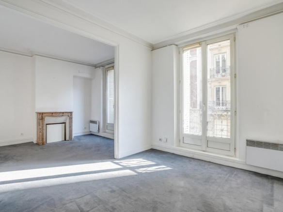 2ème étage ascenseur – Luminueux – A rénover