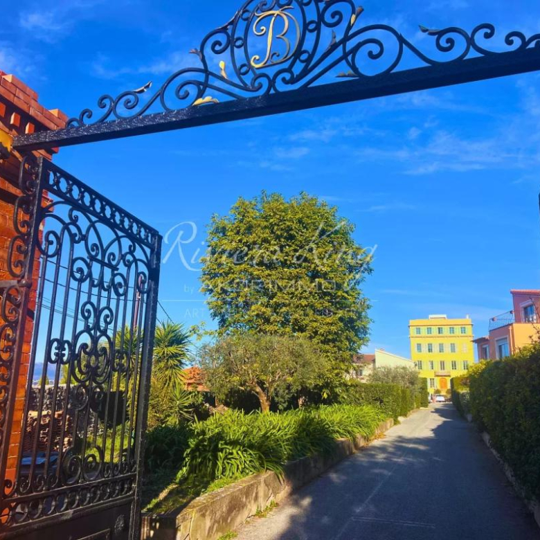 Alpes Maritimes (06) NICE MONT BORON / CAP DE NICE  – Villa de 320 m2 Piscine Vue Mer Epoustouflante