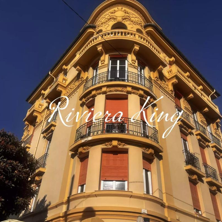 MAGNIFIQUE VILLA 5 PIECES A DEUX PAS DU CENTRE VILLAGE AVEC VUE MER PANORAMIQUE ET GRAND GARAGE LA TURBIE (06320)