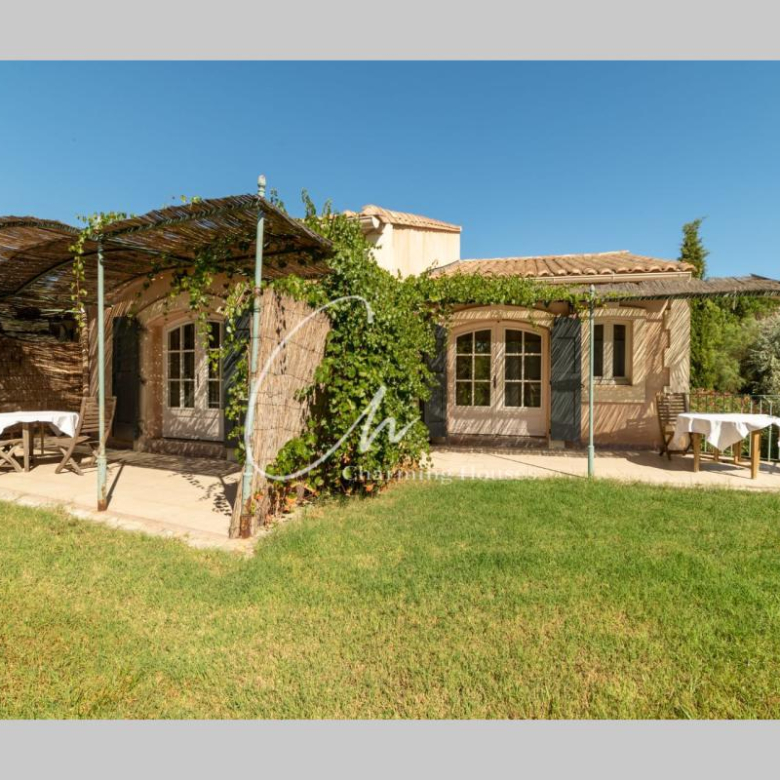 Villa Contemporaine – Quartier Très Recherché à Mougins