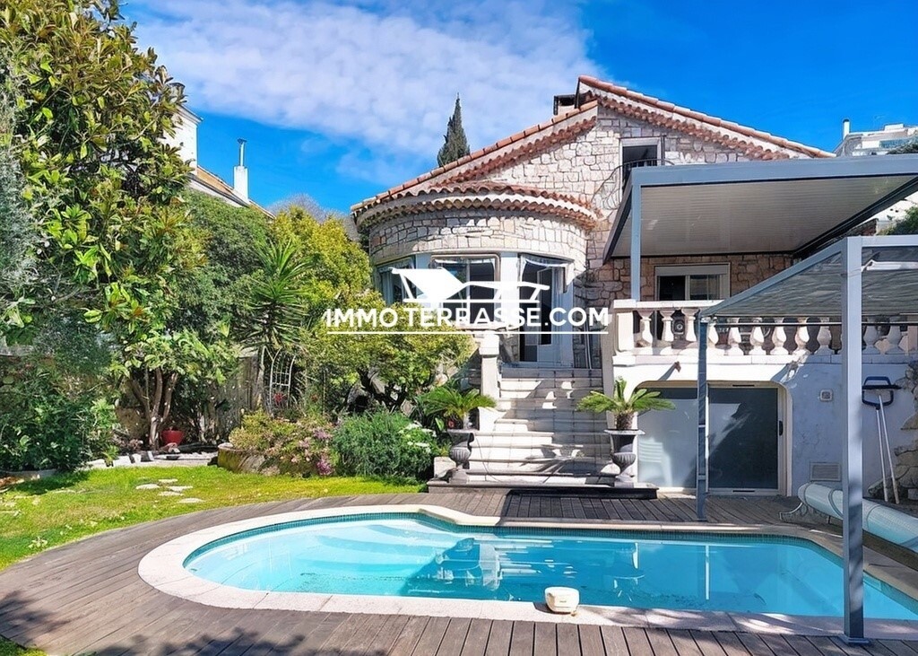 castle – Lafitole – 765m²