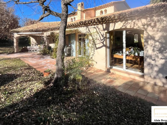 VILLA DE 3 CHAMBRES piscine C.E.S. résiduel