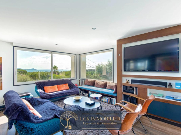 SAINT-AYGULF (Fréjus) ? Villa contemporaine VUE MER 188 m², 4 chambres, piscine miroir, garage, à 15 minutes du centre et plages