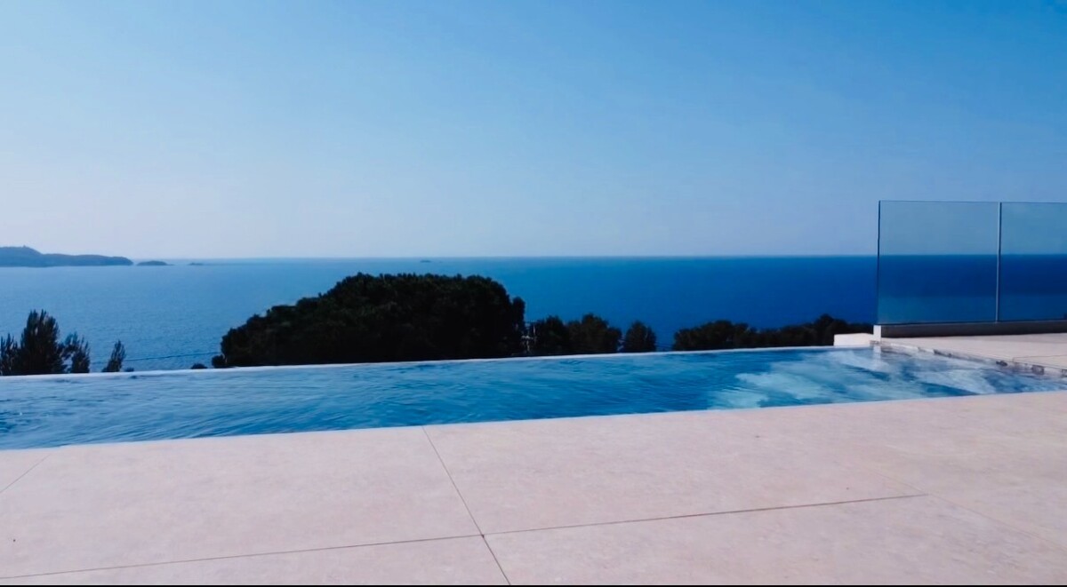 Charmante  villa 6 chambres vue dégagée, piscine et jardin