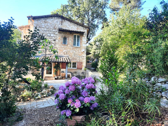 Provençal farmhouse with 6 rooms, 135 m2 on a 5275 m² plot