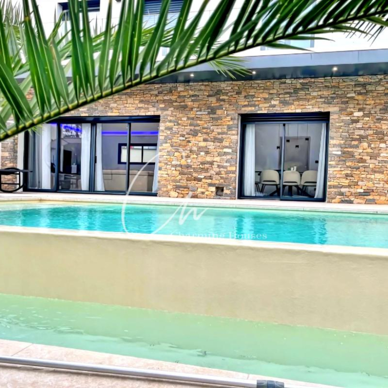 Spacious family home with garden, swimming pool and outbuilding? 192 m² – Bouc bel Air