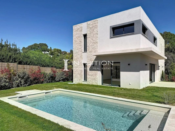 Mougins – Grande Bastide : Villa contemporaine avec piscine