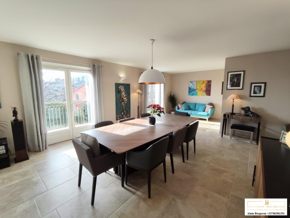 Villa de 196m² en parfait état prés de le village de Cabris