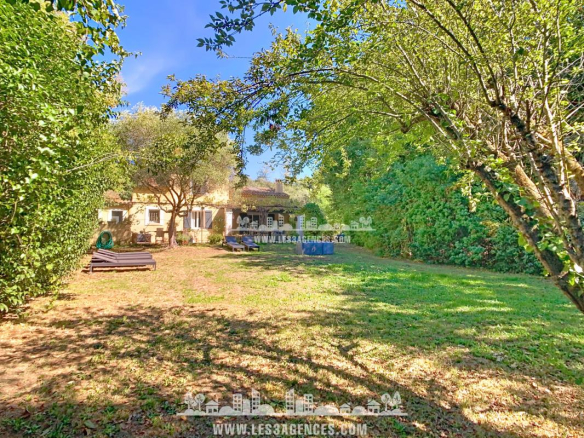 GASSIN – CHARMANTE  MAISON PROVENCALE ET SON  MAS RENOVE