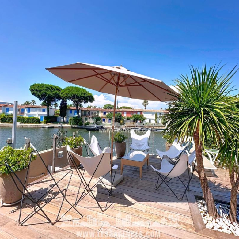 GASSIN – DOUBLE MAS WITH JACUZZI, SWIMMING POOL AND TENNIS