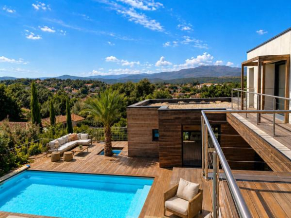 Sur les hauteurs de Cogolin, Maison contemporaine avec garag