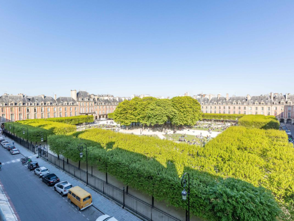 Place des Vosges View