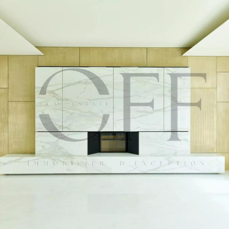 75008 PARIS – Arc de Triomphe / Golden Triangle – 3 bedrooms – Continuous balcony