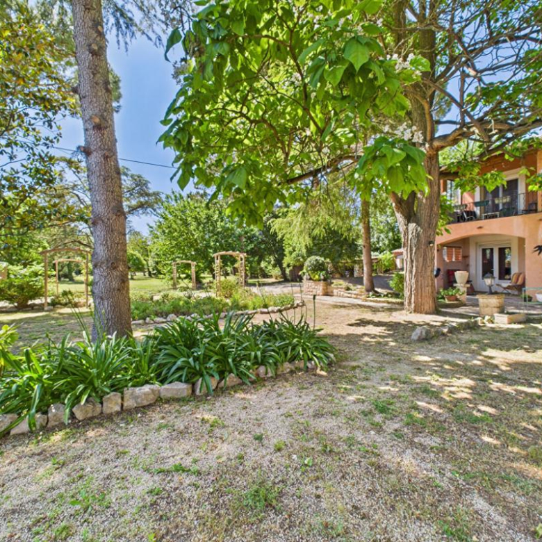 House with pool and garden? Six-Fours-les-Plages? 4 bedrooms? 185 m2