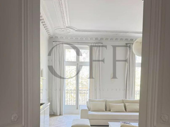 75008 PARIS – Arc de Triomphe / Golden Triangle – 3 bedrooms – Continuous balcony