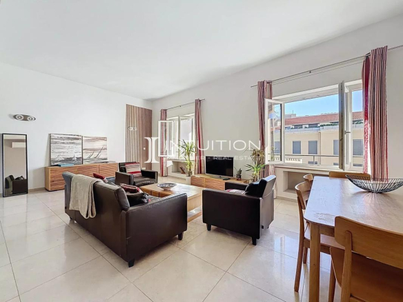 Cannes – Banana: Spacious 4-room apartment on a high floor
