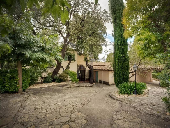 13012 Marseille – Exceptional Property – Provençal villa of 471 m² on a plot of 22000 m²