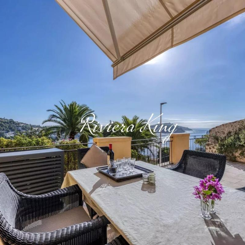 Characterful 19th-century property with panoramic views