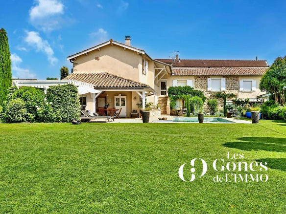Characterful 19th-century property with panoramic views