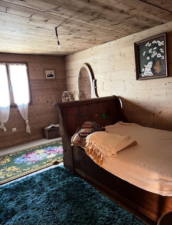 600