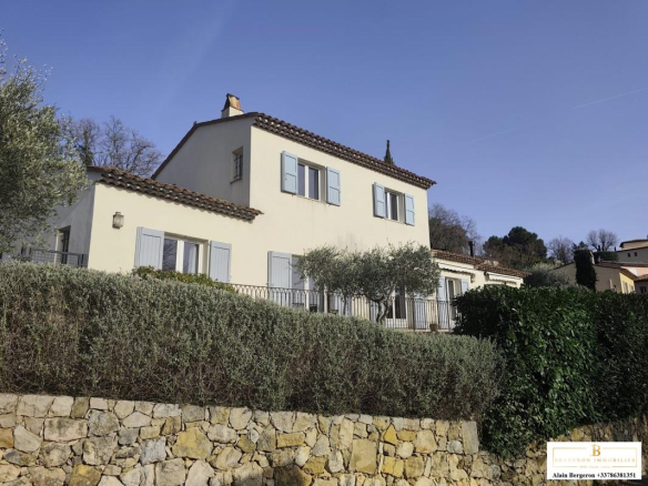 Villa de 196m² en parfait état prés de le village de Cabris