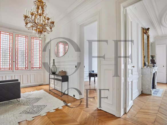 PARIS 08 – MANDAT EXCLUSIF – 3 chambres + 1 Bureau