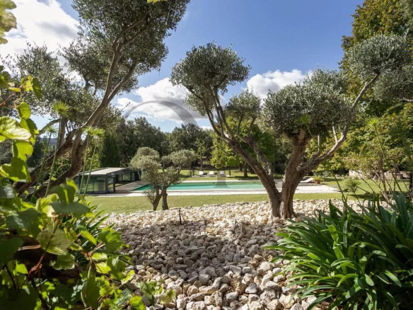 13012 Marseille – Exceptional Property – Provençal villa of 471 m² on a plot of 22000 m²