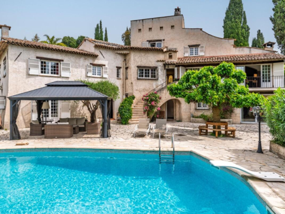 Maison – La Roquette-sur-Siagne – 470m²
